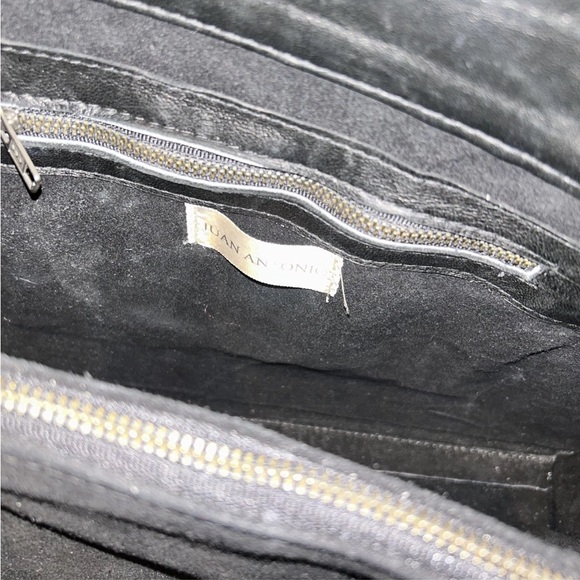 Elegant Crocodile-Embossed Teal and Black Tote - Picture 4 of 9